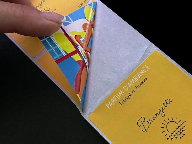 Etiquette recto verso autocollante en rouleau