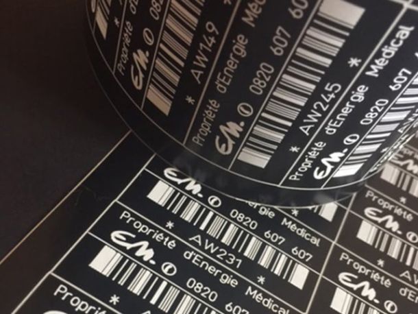 Etiquette-inventaire-gravee-laser-numero-codes-barres
